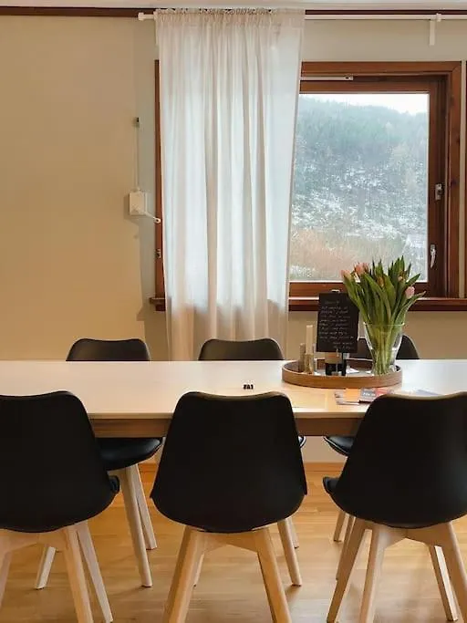 Spacious Villa With View - 5Br - Free Parking - Great Wi-Fi 베르겐